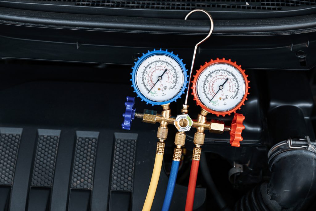 Air refrigerant meter manifold gauge for car care maintenance services and check car air conditioner system heat problem and fix repairing and filling air refrigerant.
